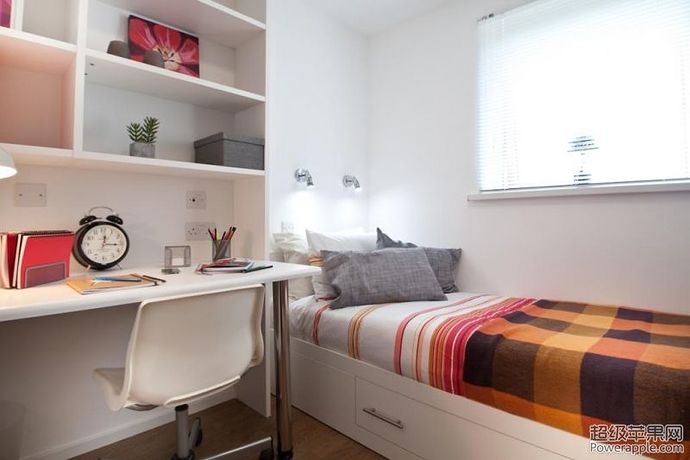 london_student_accommodation_standard_ensuite_room.crop.jpg