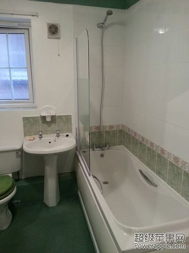 Bathroom02.jpg