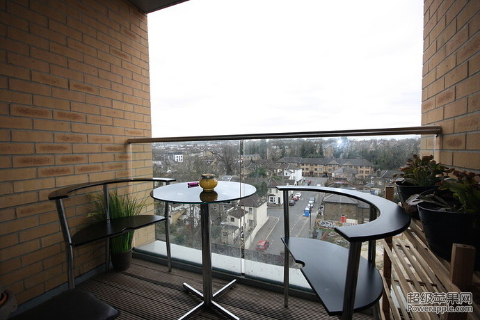 Maxwell Properties E14 to Let Rent 1 Bedroom Lewisham Renainssance SE 13 Loampit Vale Living Room (4).JPG