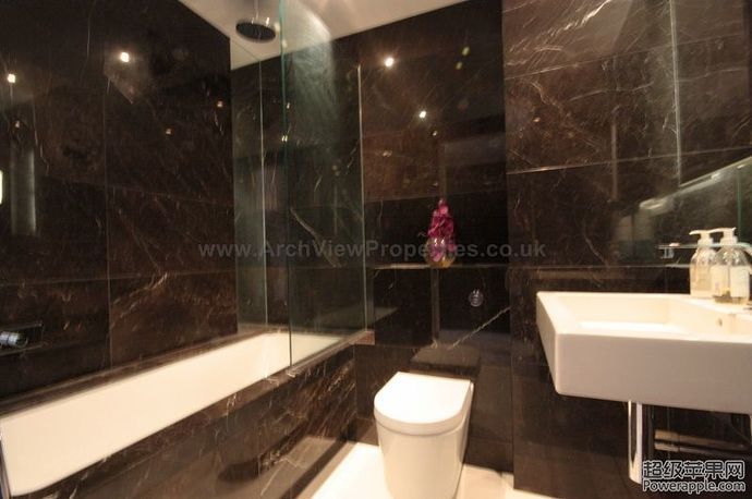 Master Bedroom Ensuite (Copy).JPG