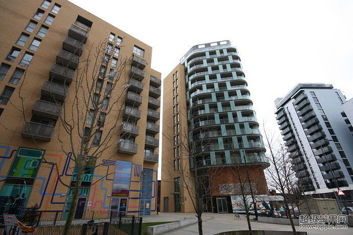 Maxwell Properties E14 to Let Rent 1 Bedroom Lewisham Renainssance SE 13 Loampit Vale Living Room (10).JPG