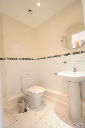 Master Bedroom Ensuite.JPG