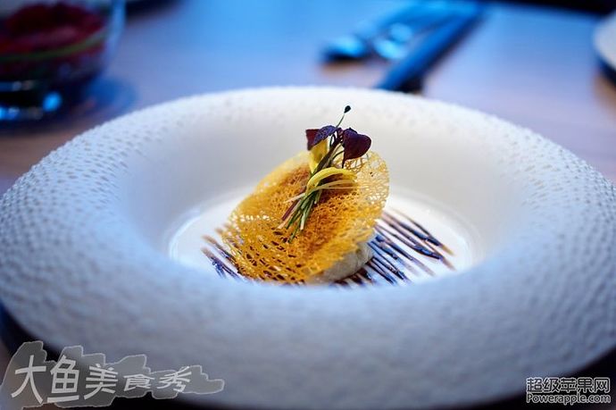 HKK - Pan Grilled Dumpling with Black Truffle Vinegar - small.jpg