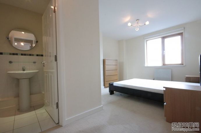 Master Bedroom (2).JPG