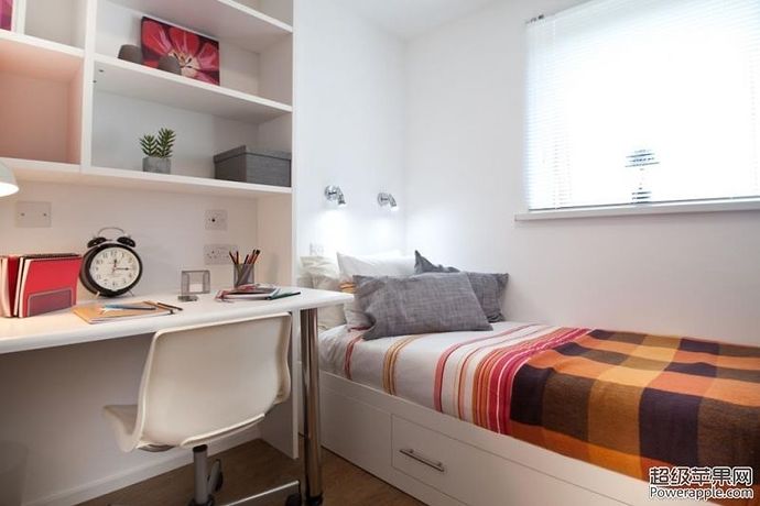 london_student_accommodation_standard_ensuite_room.crop.jpg