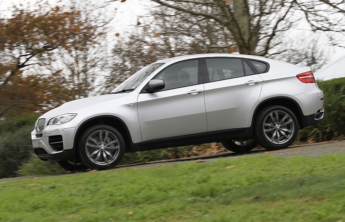 BMW-X6-M50d-downhill.jpg