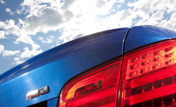 2012-bmw-m3-coupe-badge-and-taillight-photo-431784-s-1280x782.jpg