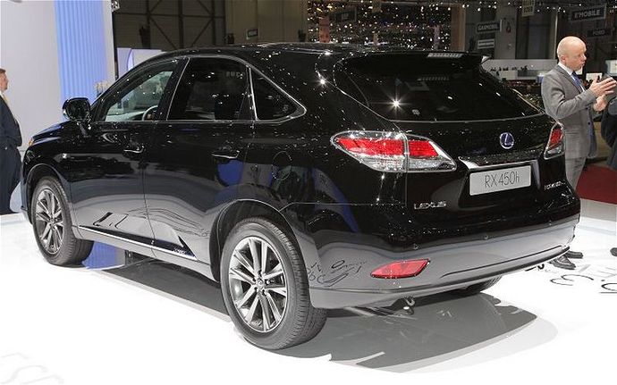 2013-lexus-RX-450h-rear-left-side-view.jpg