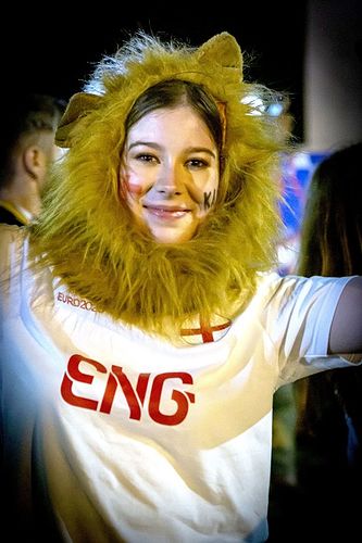 0_England-Fans-celebrate-victory-against-Ukraine-Rome-Italy-03-Jul-2021