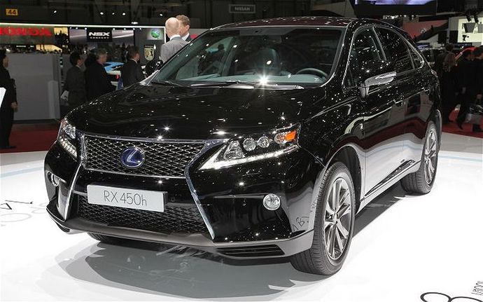 2013-lexus-RX-450h-front-left-view.jpg