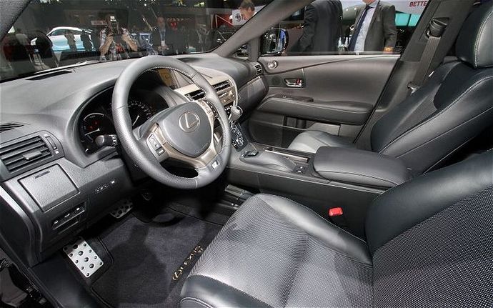 2013-lexus-RX-450h-front-interior.jpg