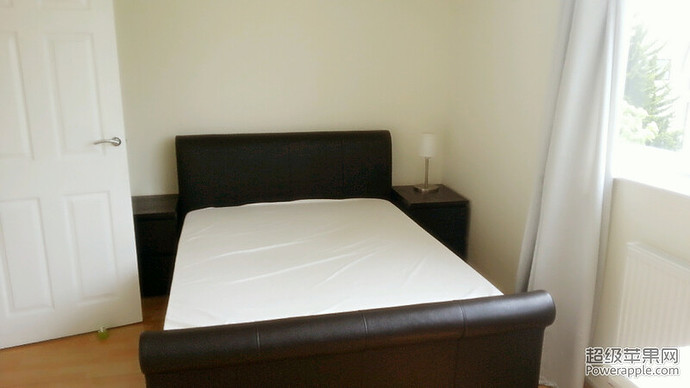 15 leff en-suite room1.jpg