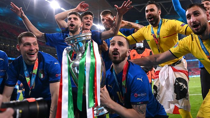 skynews-italy-euro-2020-trophy_5444716