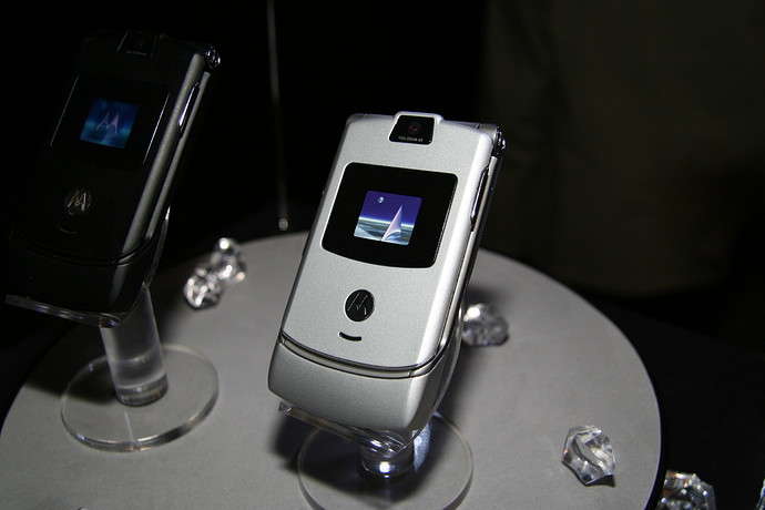moto v3.jpg