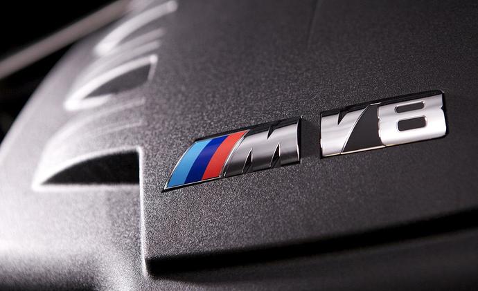 2011-bmw-m3-frozen-gray-coupe-40-liter-v-8-engine-badge-photo-355093-s-1280x782.jpg