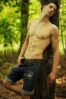 dreamer-wood-male-model-shirtless-muscle-torso-tree-hugger-gay-jeans-crotch-bulg.jpg