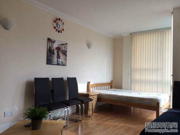 35 living-bedroom 1.jpg
