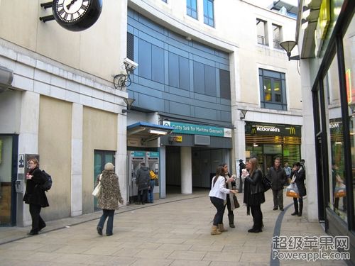 Entrance_to_Cutty_Sark_DLR_station_-geograph.org.uk-_1606277.jpg