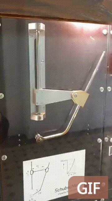 -4qiozQk2g-81a2XuZ8gT3cSa0-hu.gif.medium