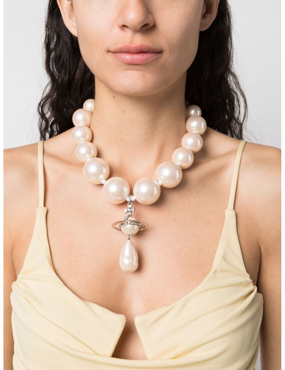 vivienne-westwood-giant-pearl-drop-necklace-p119380-881383_image